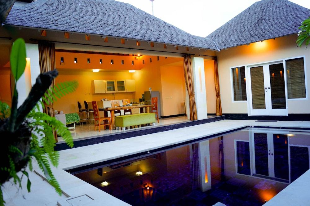 Kamuela Villas Seminyak Экстерьер фото