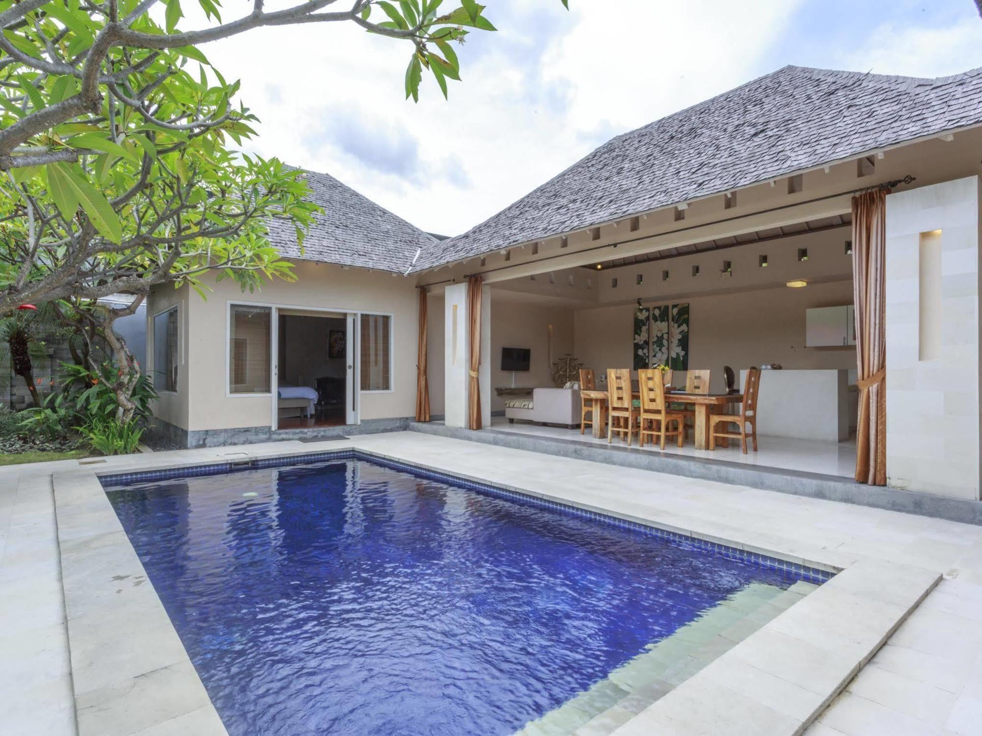 Kamuela Villas Seminyak Экстерьер фото