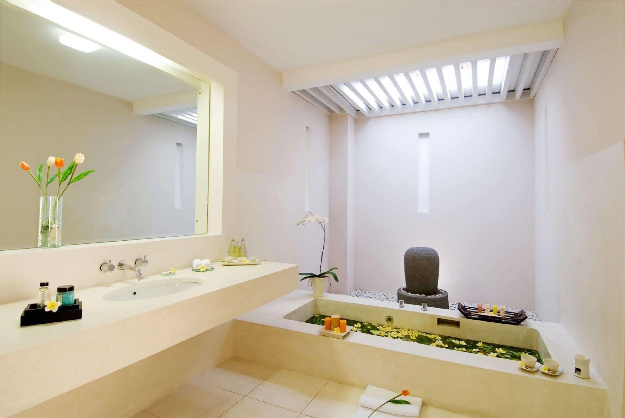Kamuela Villas Seminyak Экстерьер фото